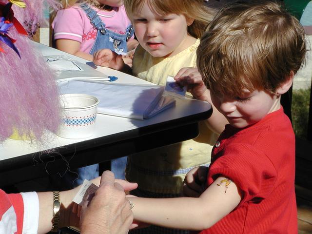 camera/2001/10(October)/10_20_Jack's_4th_Birthday_Party/640x480_PA200044.JPG