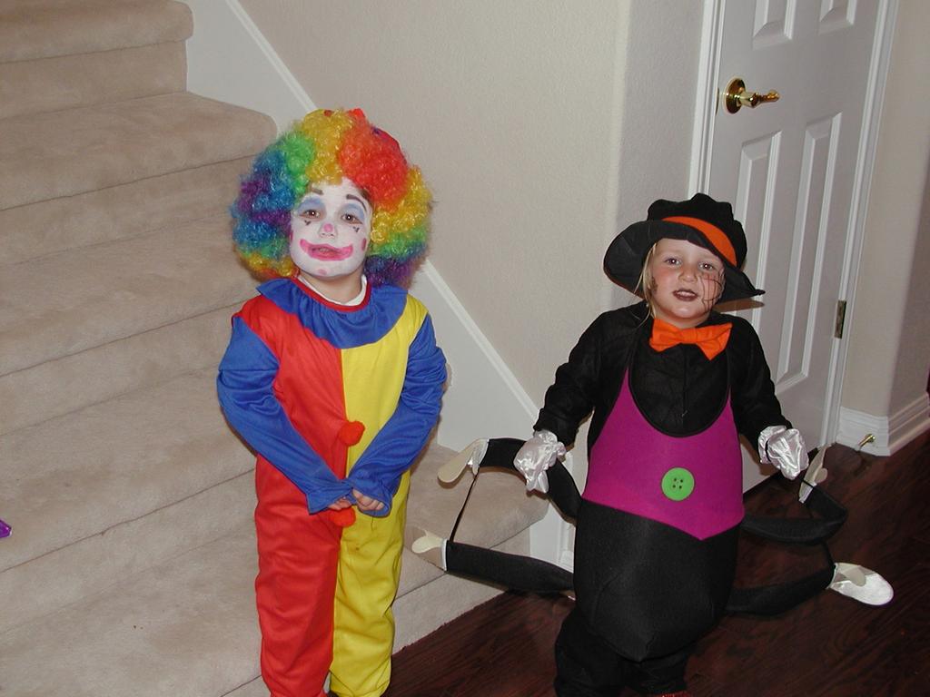 camera/2001/10(October)/10_31_Halloween_costumes/1024x768_PA310046.JPG