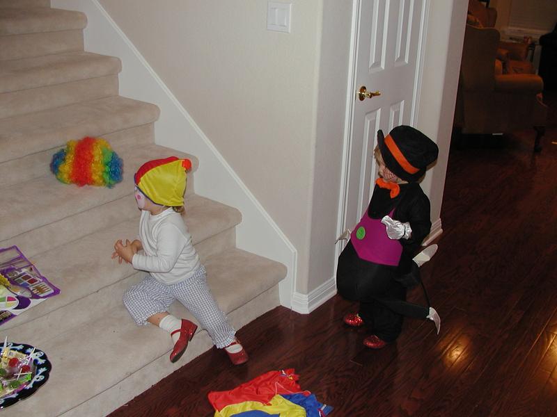 camera/2001/10(October)/10_31_Halloween_costumes/800x600_PA310045.JPG