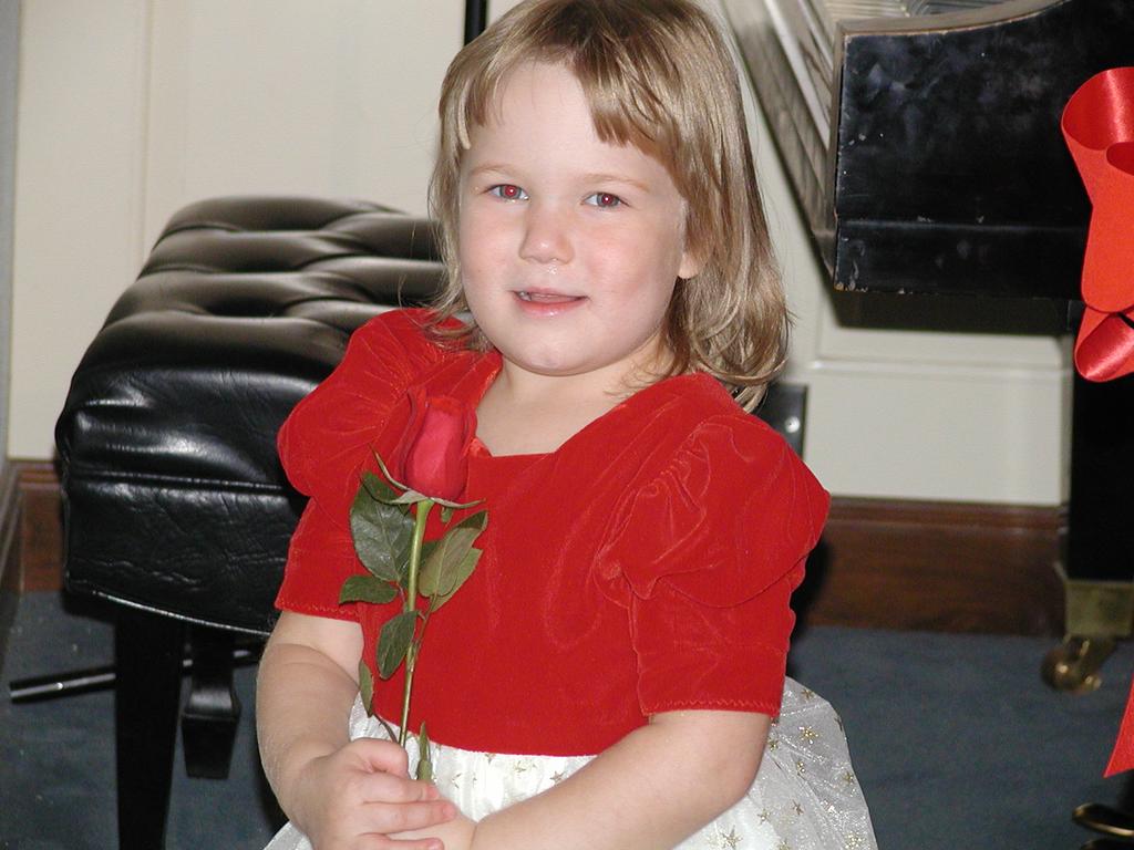 camera/2001/12(December)/12_09_Brittney's_Almost_Piano_Recital/1024x768_PC090045.JPG
