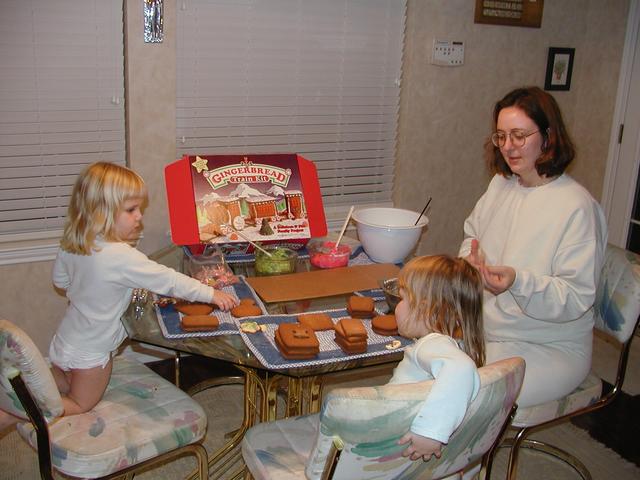 camera/2001/12(December)/12_16_Gingerbread_Train/640x480_PC160056.JPG