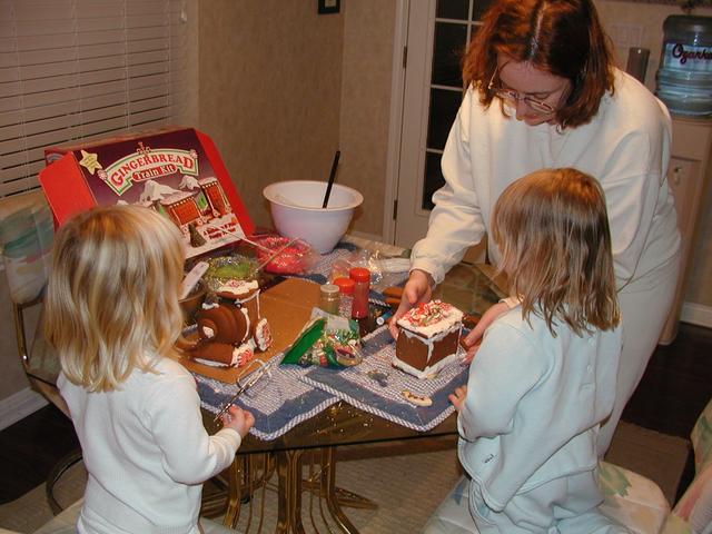 camera/2001/12(December)/12_16_Gingerbread_Train/640x480_PC160064.JPG