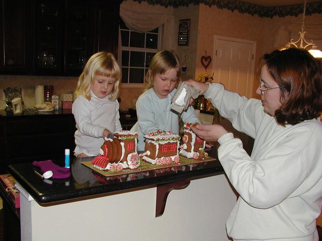 camera/2001/12(December)/12_16_Gingerbread_Train/640x480_PC160074.JPG