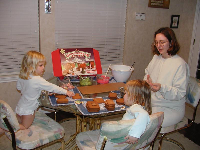 camera/2001/12(December)/12_16_Gingerbread_Train/800x600_PC160056.JPG