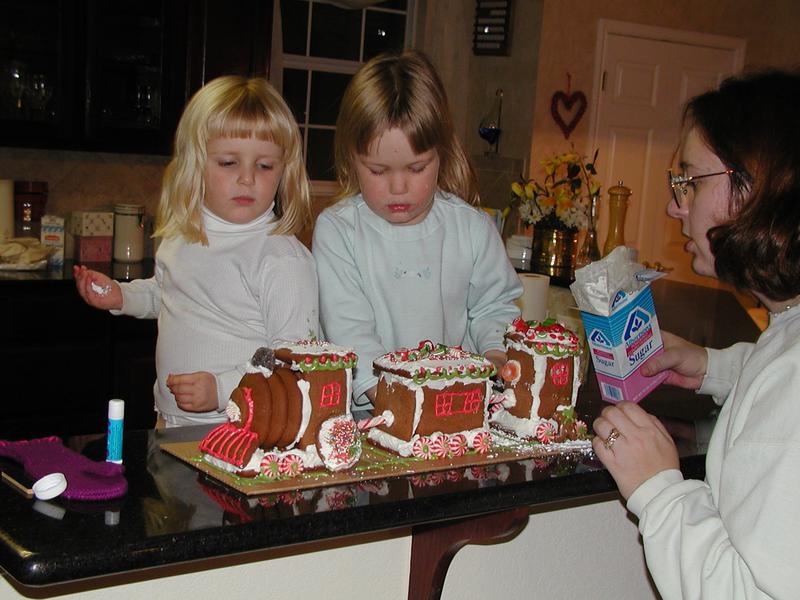 camera/2001/12(December)/12_16_Gingerbread_Train/800x600_PC160075.JPG