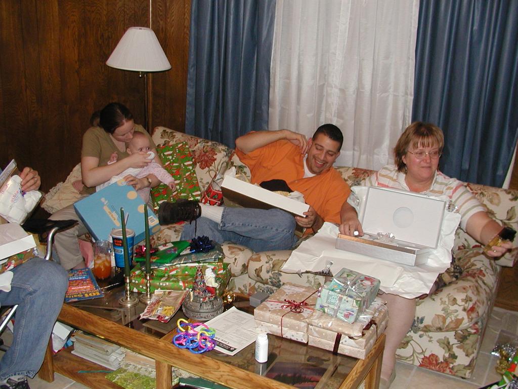 camera/2001/12(December)/12_29_Davis'_Christmas/1024x768_PC290028.JPG