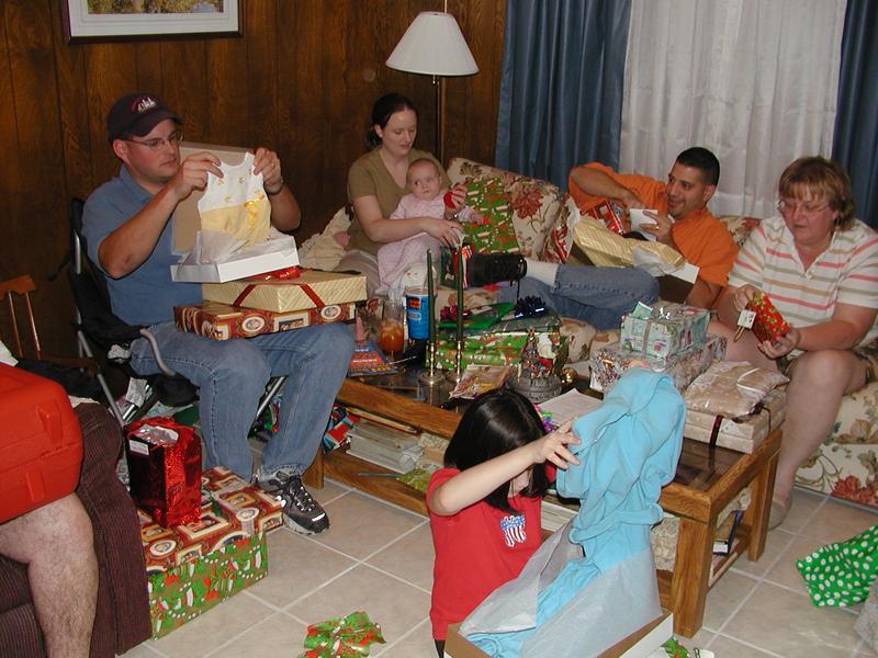 camera/2001/12(December)/12_29_Davis'_Christmas/800x600_PC290022.JPG