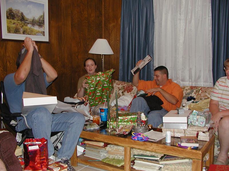 camera/2001/12(December)/12_29_Davis'_Christmas/800x600_PC290032.JPG