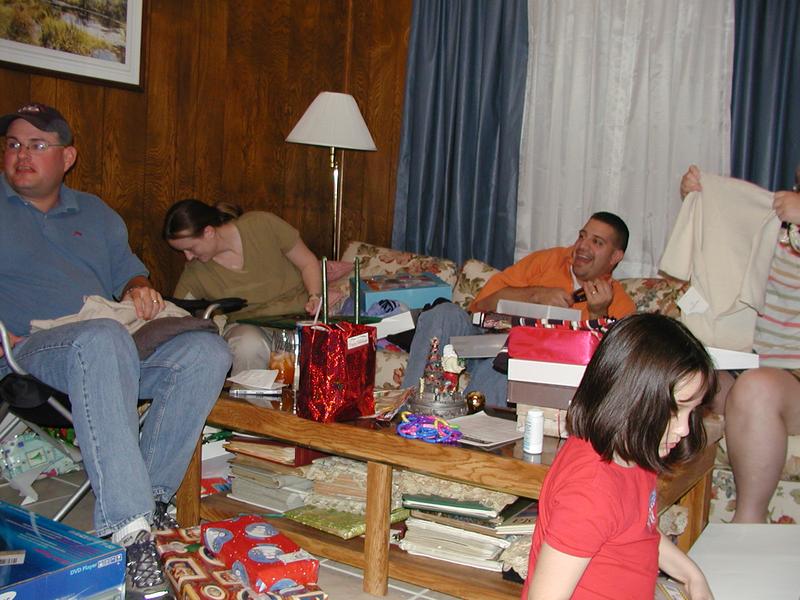 camera/2001/12(December)/12_29_Davis'_Christmas/800x600_PC290036.JPG