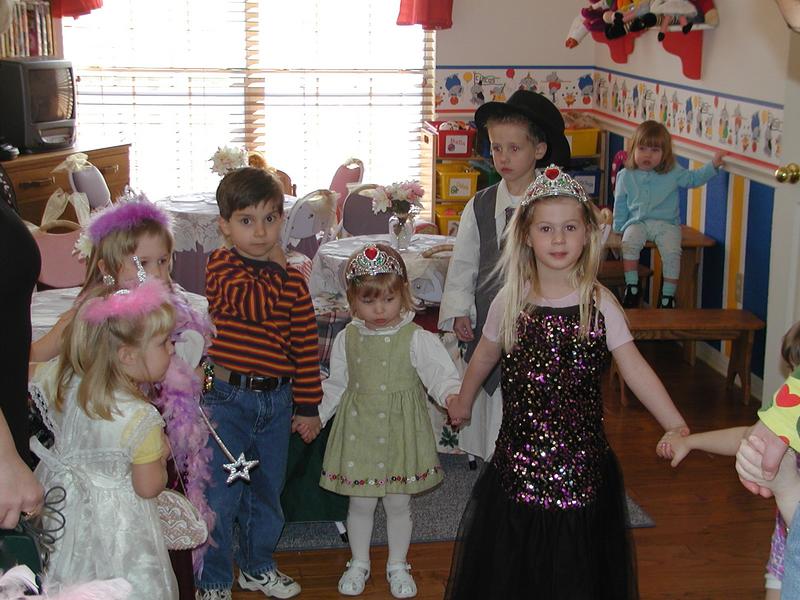 camera/2002/02(February)/02_16_Brynn's_Birthday_Party/800x600_pic00014.jpg