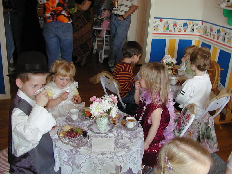 camera/2002/02(February)/02_16_Brynn's_Birthday_Party/800x600_pic00032.jpg