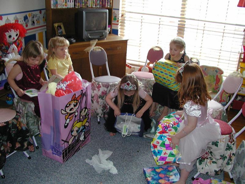 camera/2002/02(February)/02_16_Brynn's_Birthday_Party/800x600_pic00034.jpg