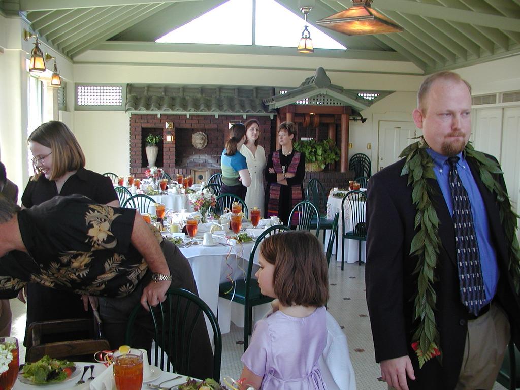 camera/2002/02(February)/02_23_Larry_and_Anne_Marie's_Reception/1024x768_P2230004.JPG