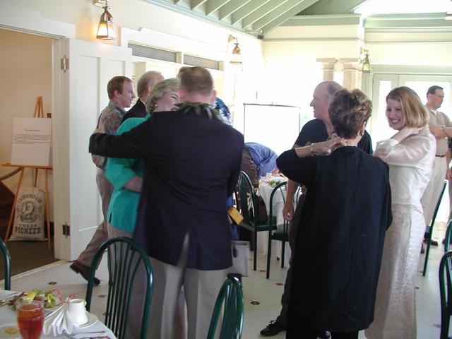 camera/2002/02(February)/02_23_Larry_and_Anne_Marie's_Reception/640x480_P2230013.JPG