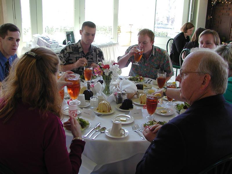 camera/2002/02(February)/02_23_Larry_and_Anne_Marie's_Reception/800x600_P2230021.JPG