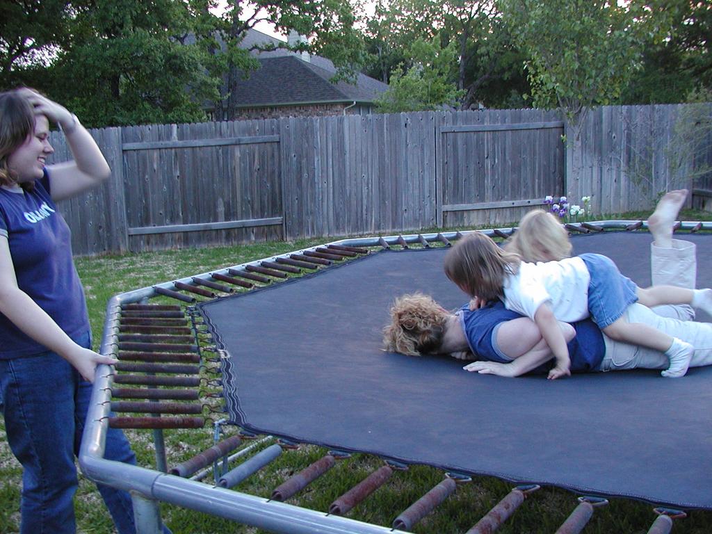 camera/2002/04(April)/04_19_Trampoline/1024x768_P4190008.JPG