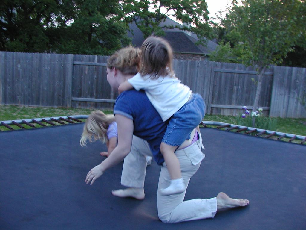 camera/2002/04(April)/04_19_Trampoline/1024x768_P4190009.JPG