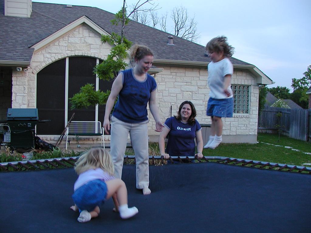 camera/2002/04(April)/04_19_Trampoline/1024x768_P4190015.JPG