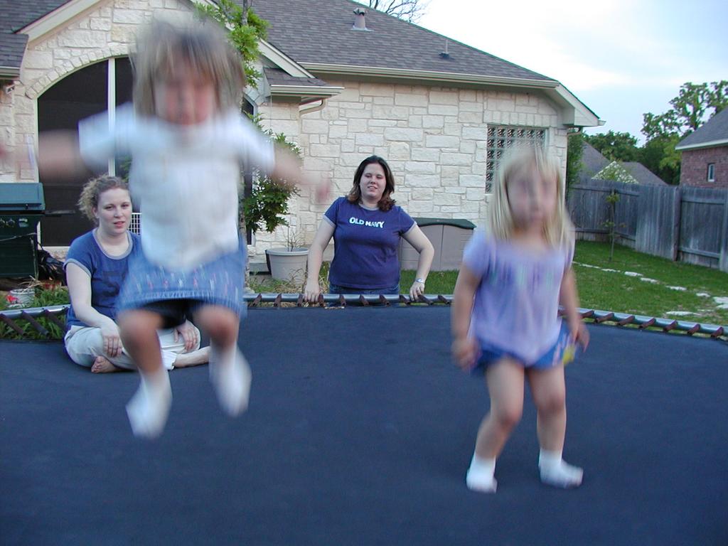 camera/2002/04(April)/04_19_Trampoline/1024x768_P4190016.JPG