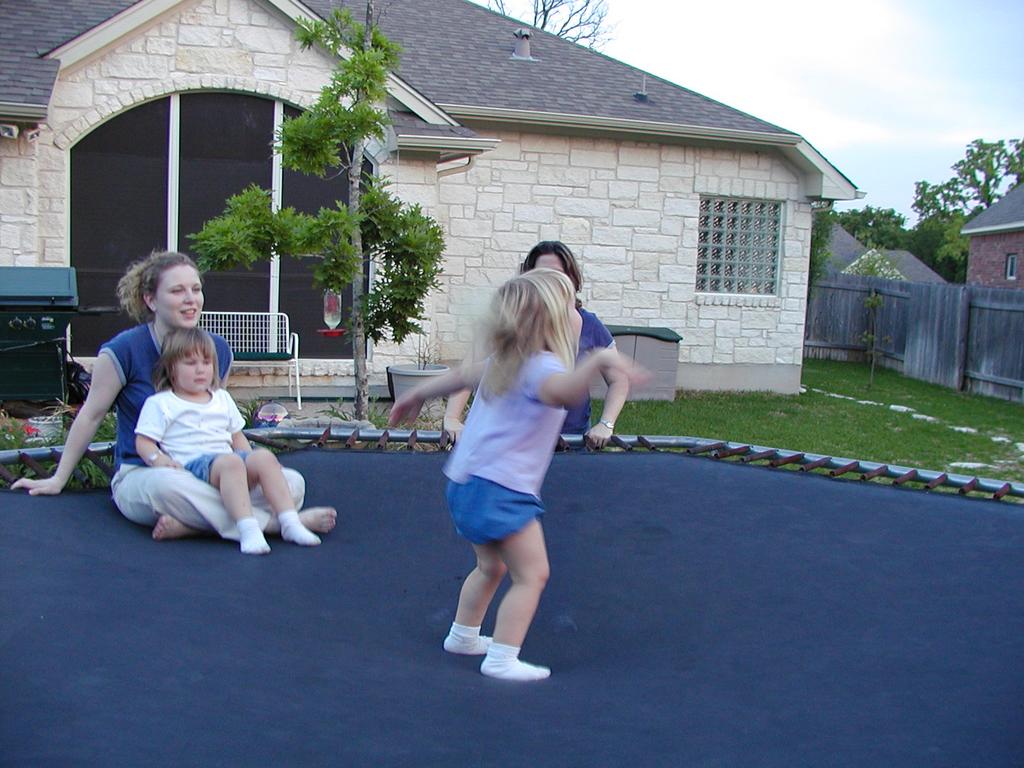 camera/2002/04(April)/04_19_Trampoline/1024x768_P4190017.JPG