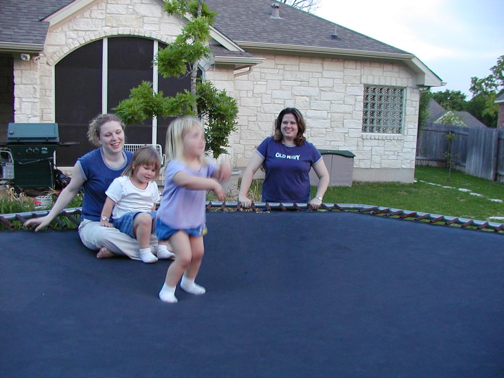 camera/2002/04(April)/04_19_Trampoline/1024x768_P4190022.JPG