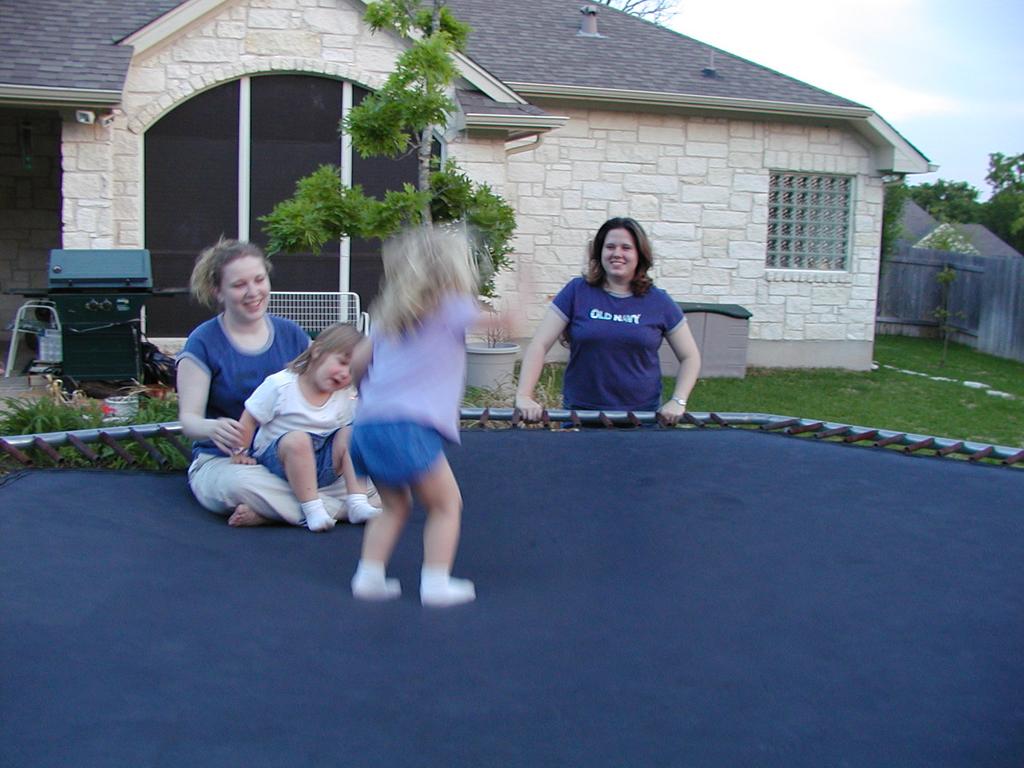 camera/2002/04(April)/04_19_Trampoline/1024x768_P4190023.JPG
