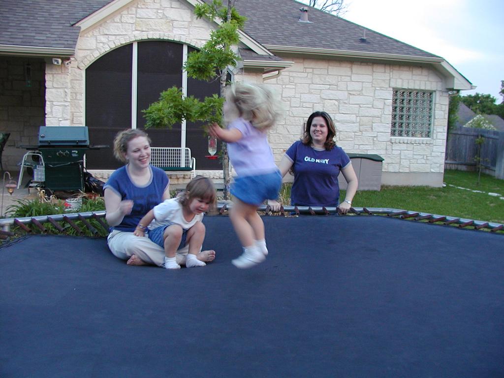 camera/2002/04(April)/04_19_Trampoline/1024x768_P4190024.JPG