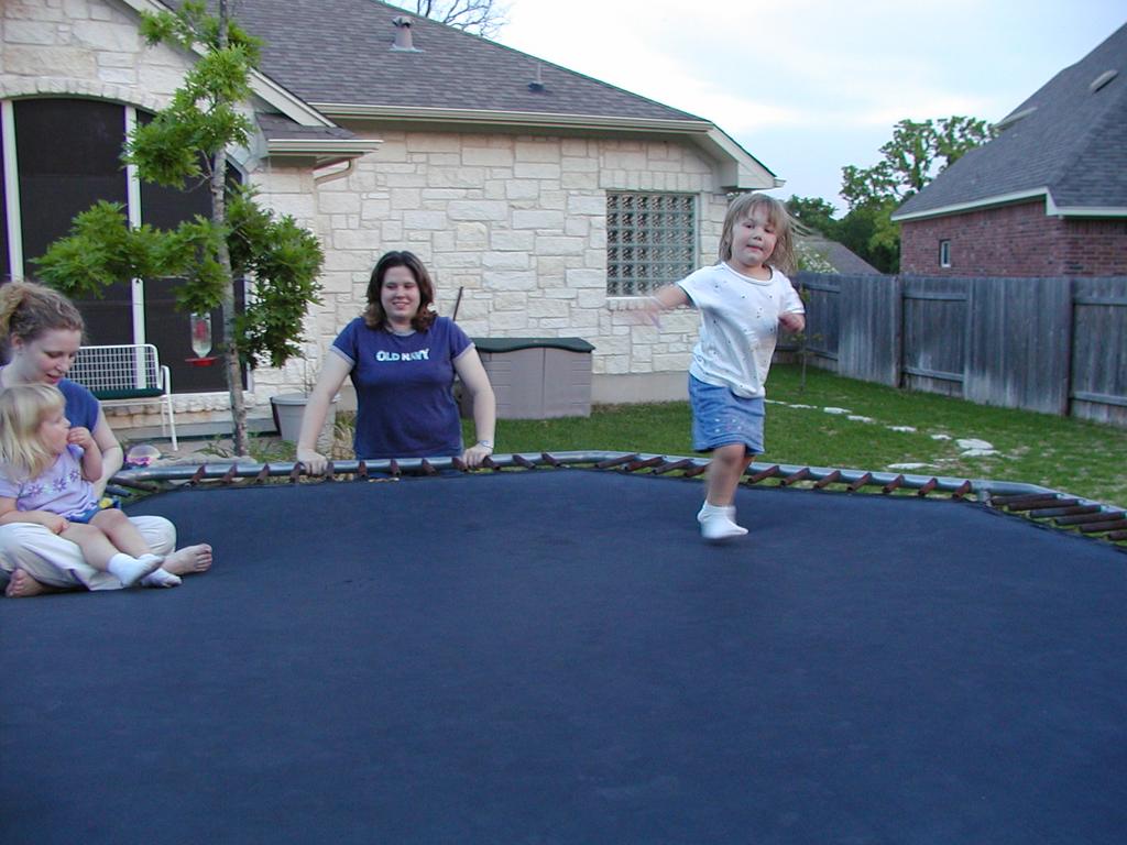 camera/2002/04(April)/04_19_Trampoline/1024x768_P4190032.JPG
