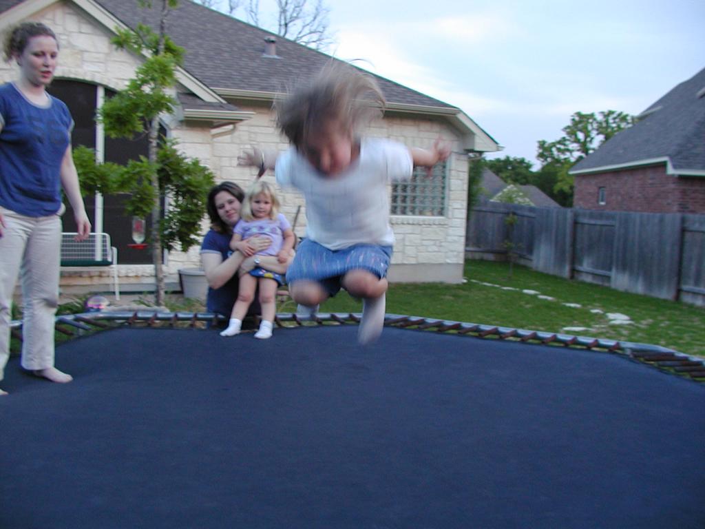camera/2002/04(April)/04_19_Trampoline/1024x768_P4190034.JPG