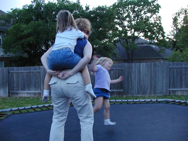 camera/2002/04(April)/04_19_Trampoline/640x480_P4190010.JPG