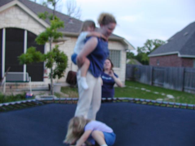 camera/2002/04(April)/04_19_Trampoline/640x480_P4190011.JPG