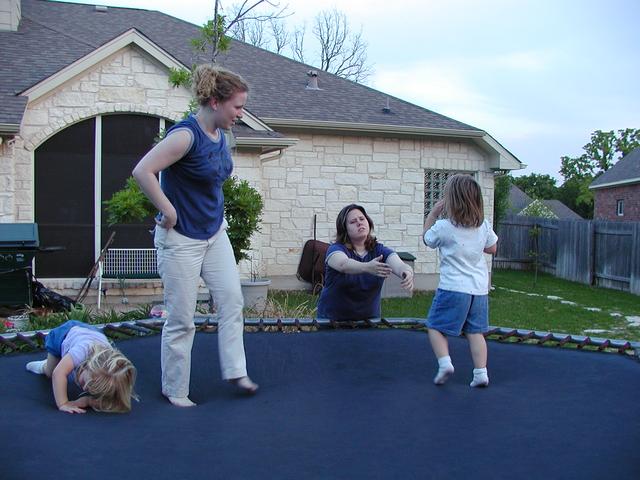 camera/2002/04(April)/04_19_Trampoline/640x480_P4190014.JPG