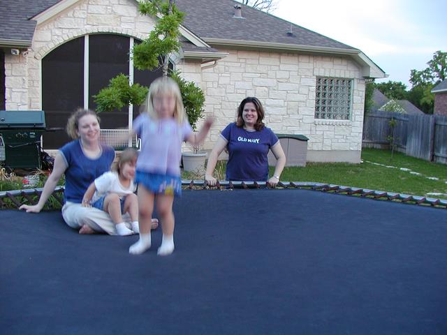 camera/2002/04(April)/04_19_Trampoline/640x480_P4190021.JPG