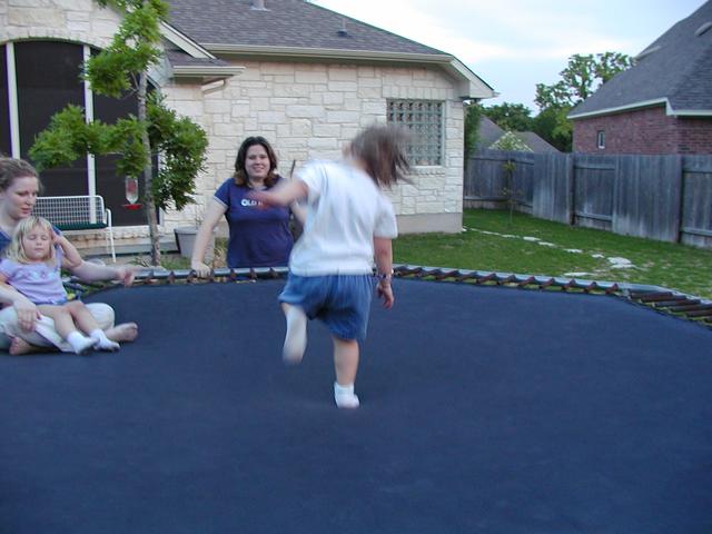 camera/2002/04(April)/04_19_Trampoline/640x480_P4190029.JPG