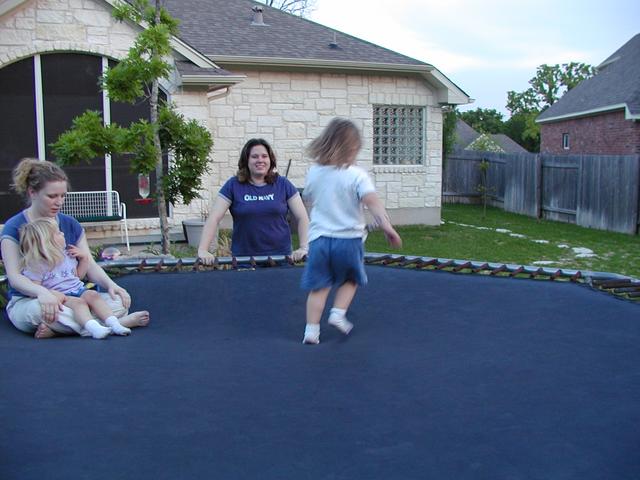 camera/2002/04(April)/04_19_Trampoline/640x480_P4190030.JPG