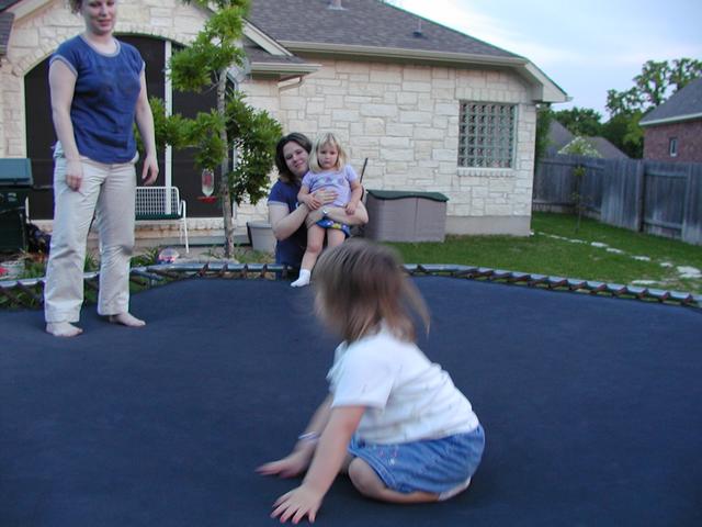 camera/2002/04(April)/04_19_Trampoline/640x480_P4190037.JPG