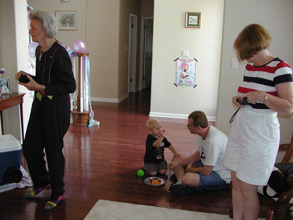 camera/2002/04(April)/04_20_McKenzie's_3rd_Birthday_Party/1024x768_P4200062.JPG