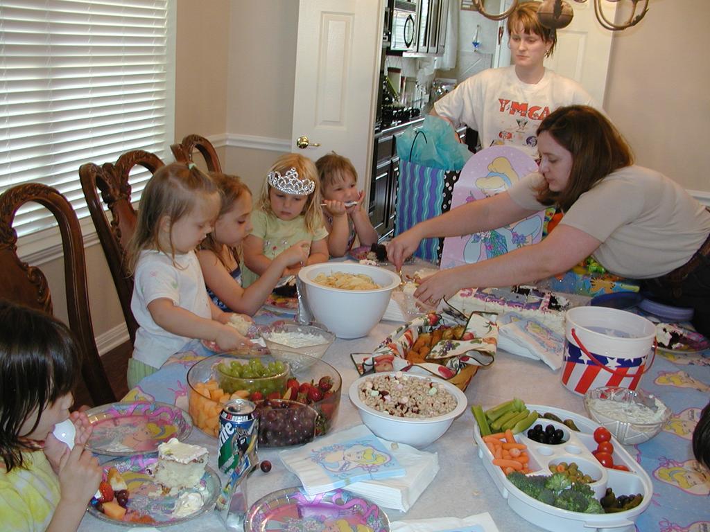 camera/2002/04(April)/04_20_McKenzie's_3rd_Birthday_Party/1024x768_P4200066.JPG