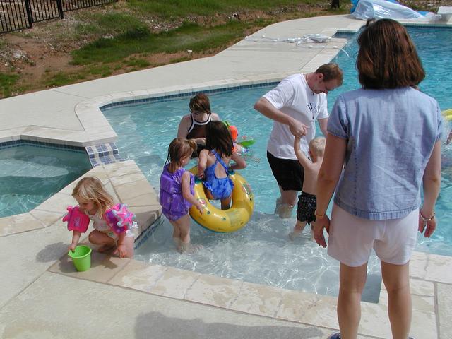camera/2002/04(April)/04_20_McKenzie's_3rd_Birthday_Party/640x480_P4200043.JPG
