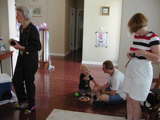 camera/2002/04(April)/04_20_McKenzie's_3rd_Birthday_Party/640x480_P4200062.JPG
