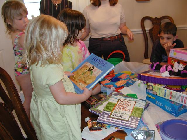 camera/2002/04(April)/04_20_McKenzie's_3rd_Birthday_Party/640x480_P4200095.JPG
