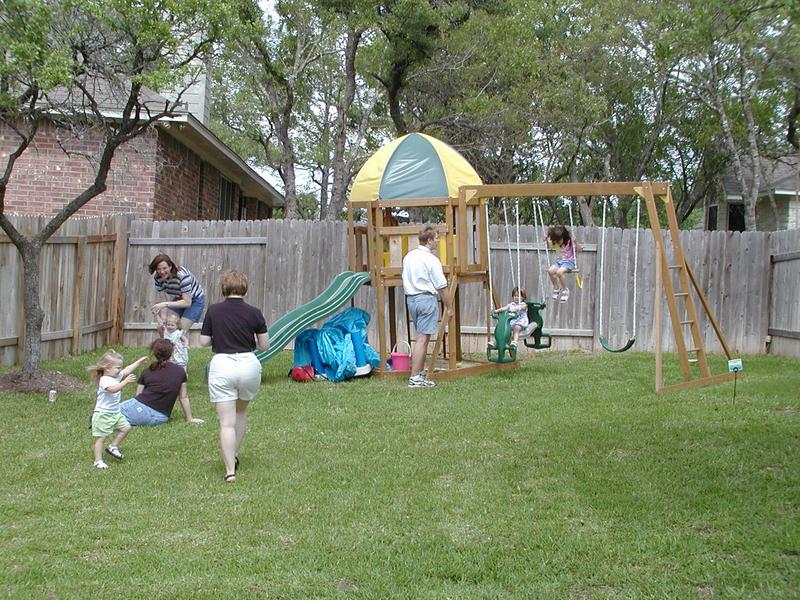 camera/2002/04(April)/04_20_McKenzie's_3rd_Birthday_Party/800x600_P4200026.JPG