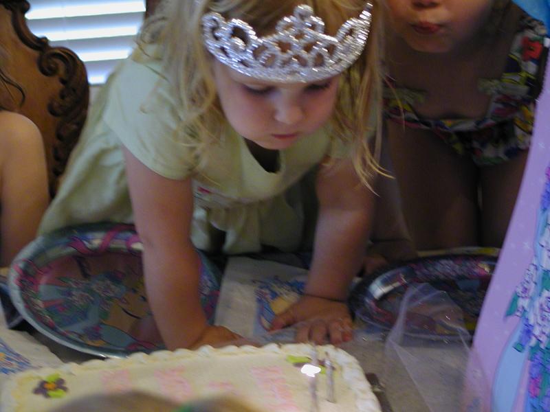 camera/2002/04(April)/04_20_McKenzie's_3rd_Birthday_Party/800x600_P4200056.JPG