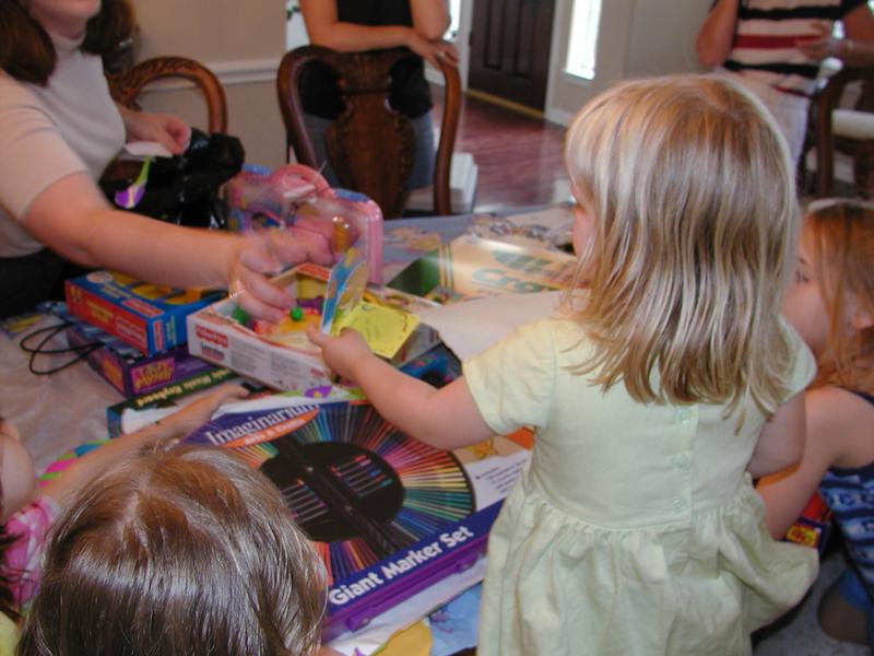 camera/2002/04(April)/04_20_McKenzie's_3rd_Birthday_Party/800x600_P4200080.JPG
