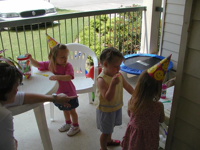 camera/2002/04(April)/04_28_Arianna's_3rd_Birthday_Party/P4280009.JPG