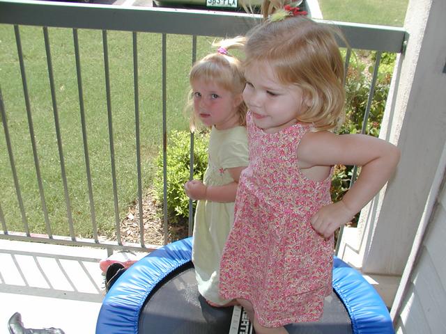 camera/2002/04(April)/04_28_Arianna's_3rd_Birthday_Party/640x480_P4280018.JPG