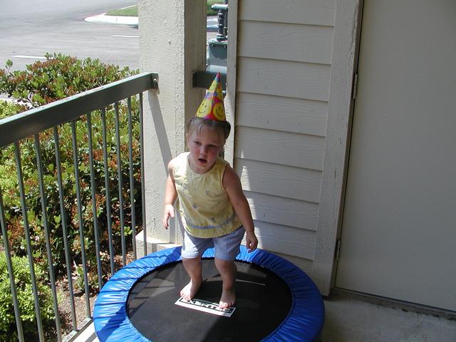 camera/2002/04(April)/04_28_Arianna's_3rd_Birthday_Party/640x480_P4280023.JPG