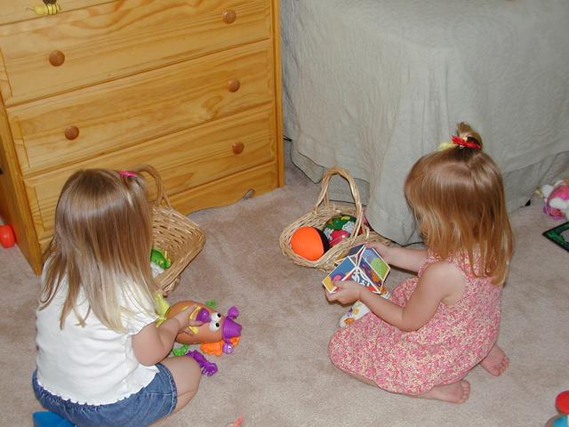 camera/2002/04(April)/04_28_Arianna's_3rd_Birthday_Party/640x480_P4280030.JPG