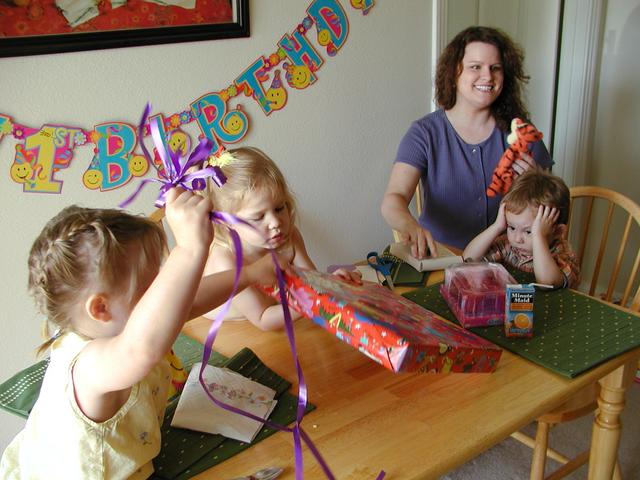 camera/2002/04(April)/04_28_Arianna's_3rd_Birthday_Party/640x480_P4280042.JPG