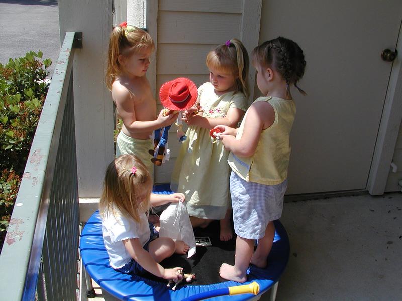 camera/2002/04(April)/04_28_Arianna's_3rd_Birthday_Party/800x600_P4280050.JPG